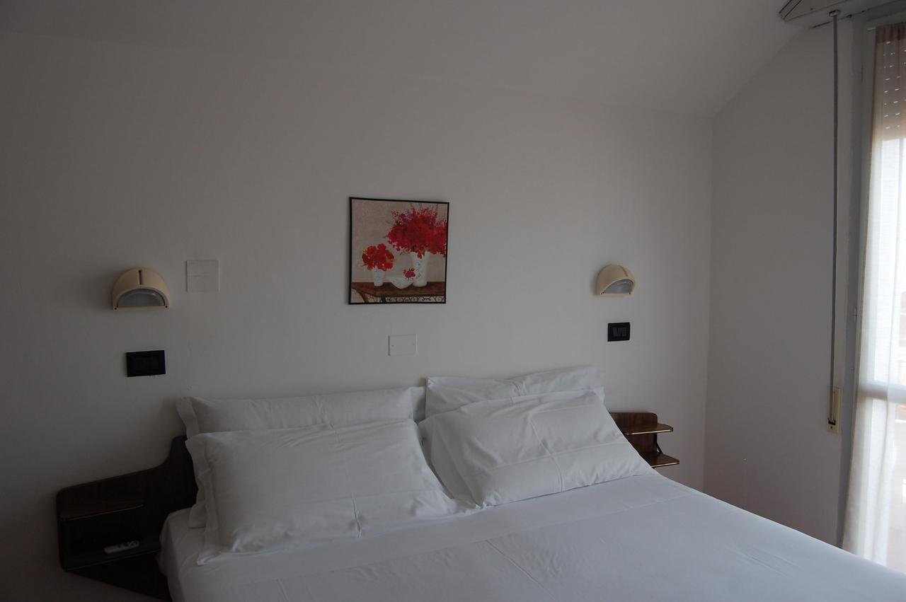 Hotel Flores Riccione Exterior photo