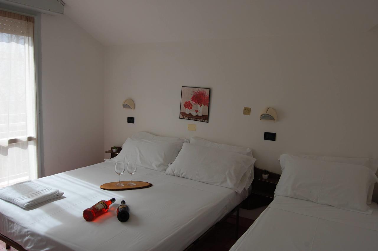 Hotel Flores Riccione Exterior photo