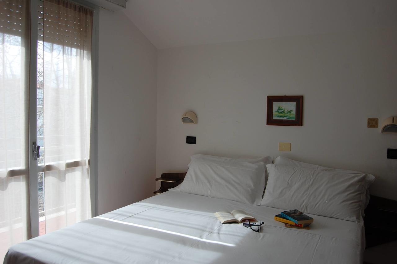 Hotel Flores Riccione Exterior photo