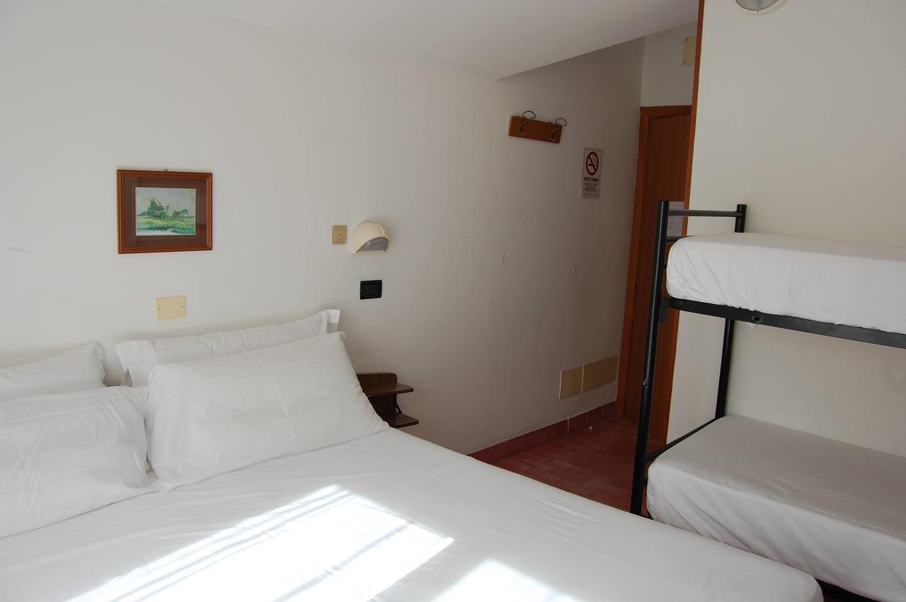 Hotel Flores Riccione Exterior photo
