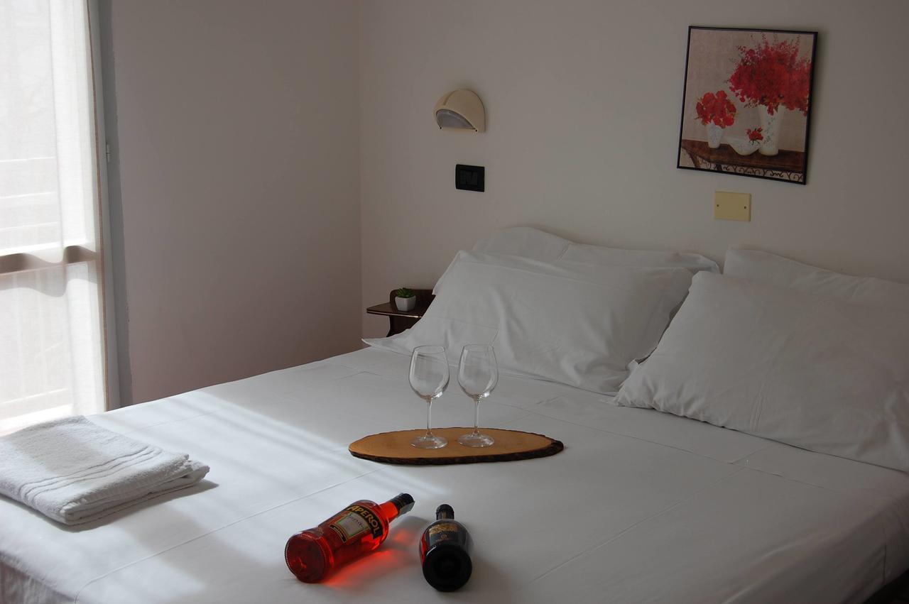 Hotel Flores Riccione Exterior photo
