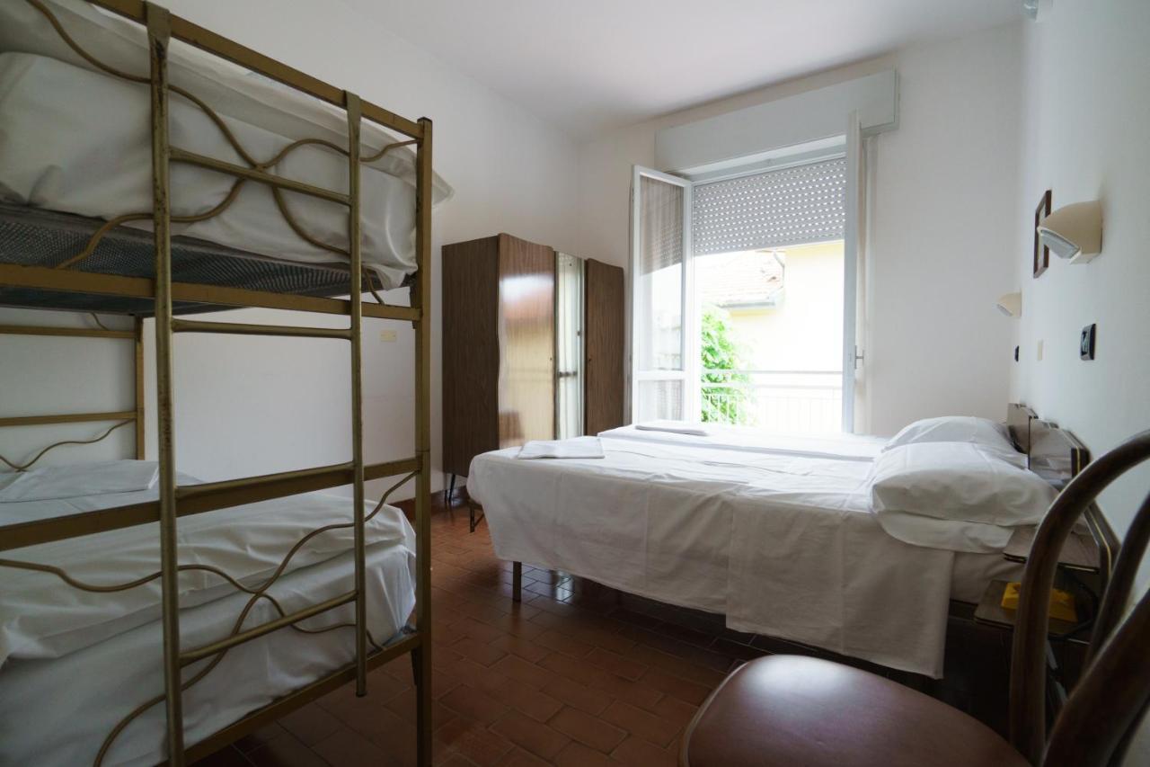 Hotel Flores Riccione Exterior photo
